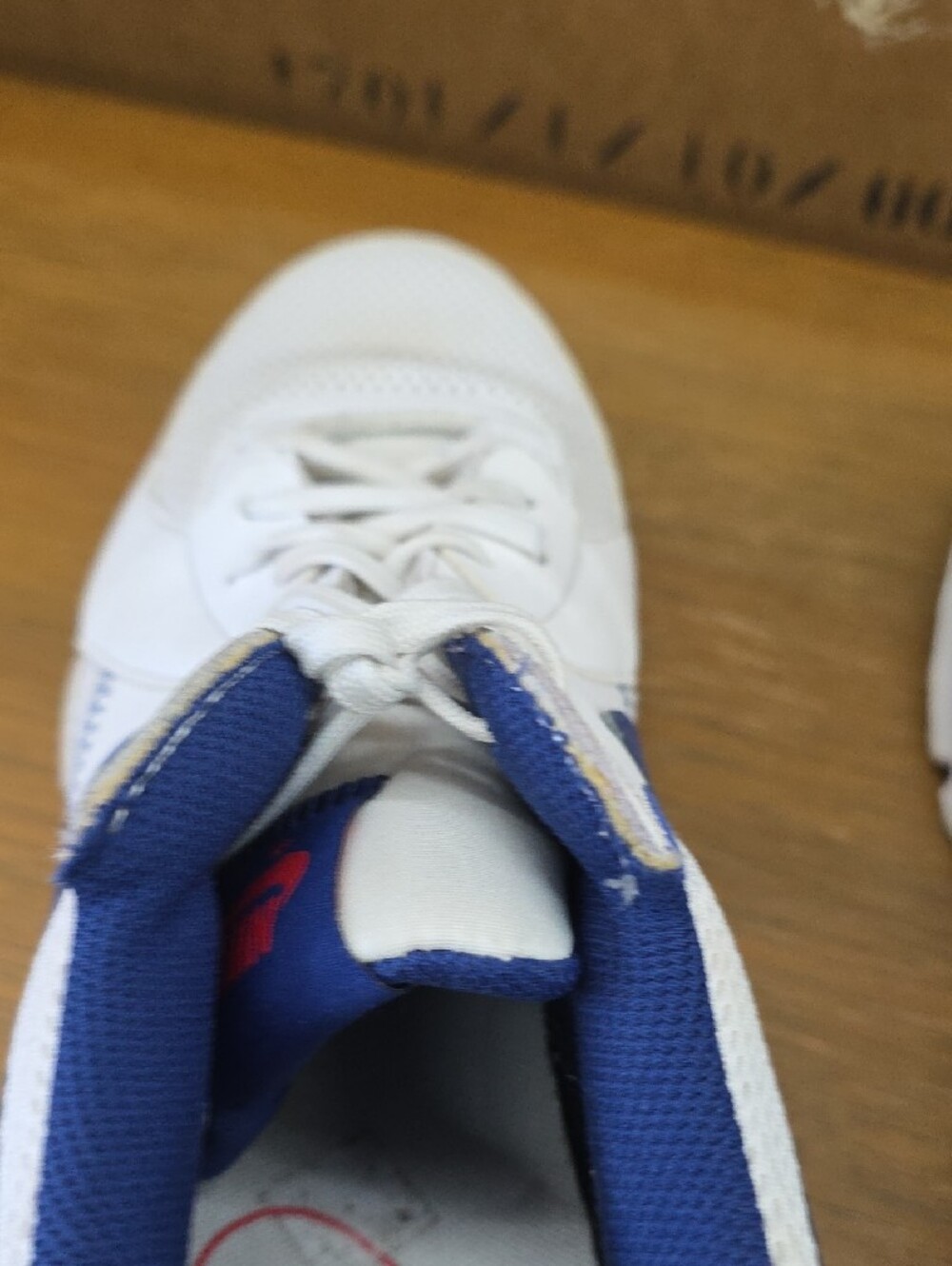Nike Men's White & Blue Air Max Lifestyle Sneakers - Picture 10 of 11